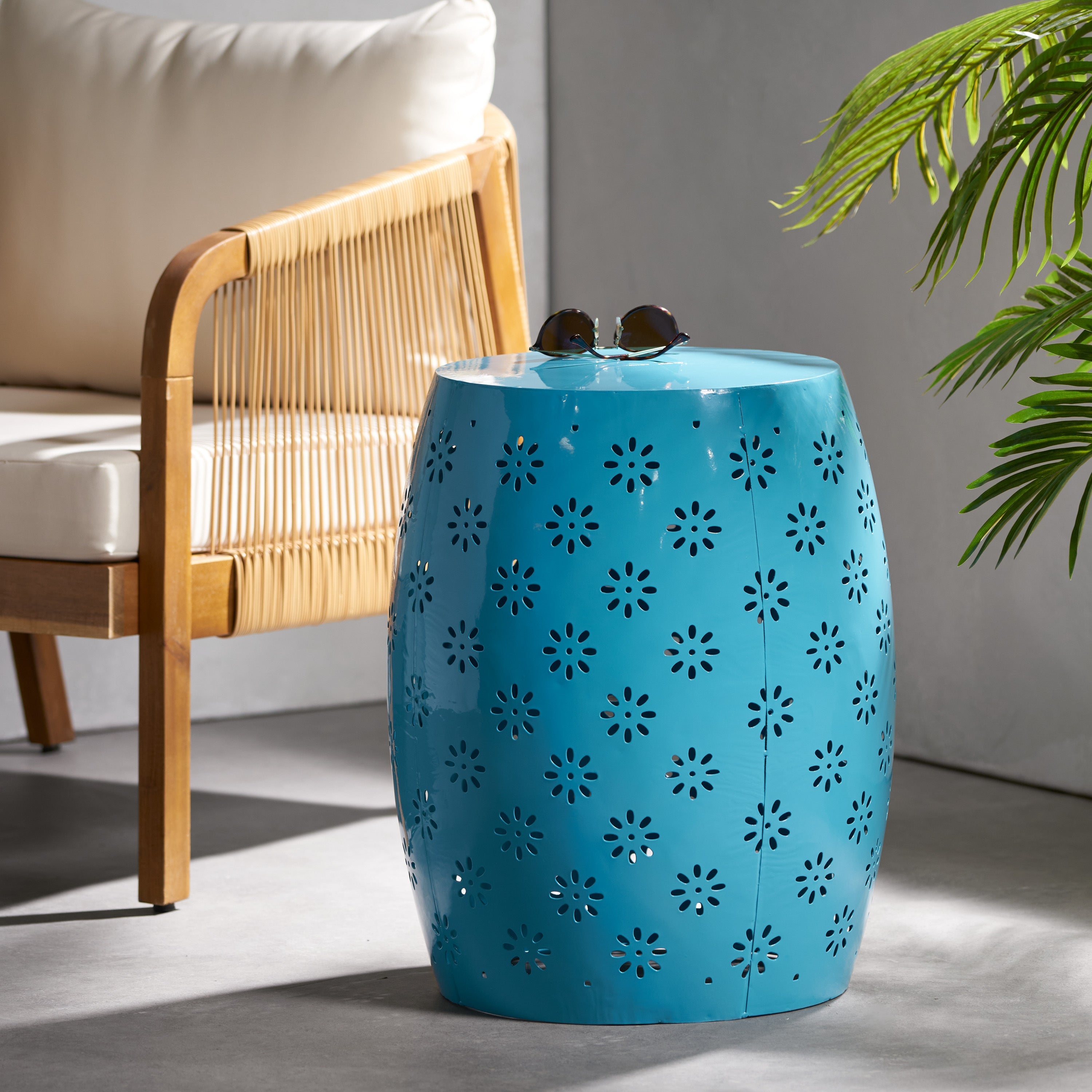 SOLEIL Barrel-Shaped Side Table Blue Iron 15.75 x 15.75 x 20.50 Inches