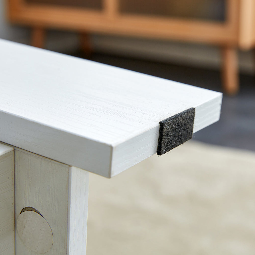 A modern and minimalist white double layered rectangular coffee table and coffee table. MDF material is more durable and suitable for living rooms, bedrooms, and study rooms. 19.6 "*35.4"*16.5 "CT-16