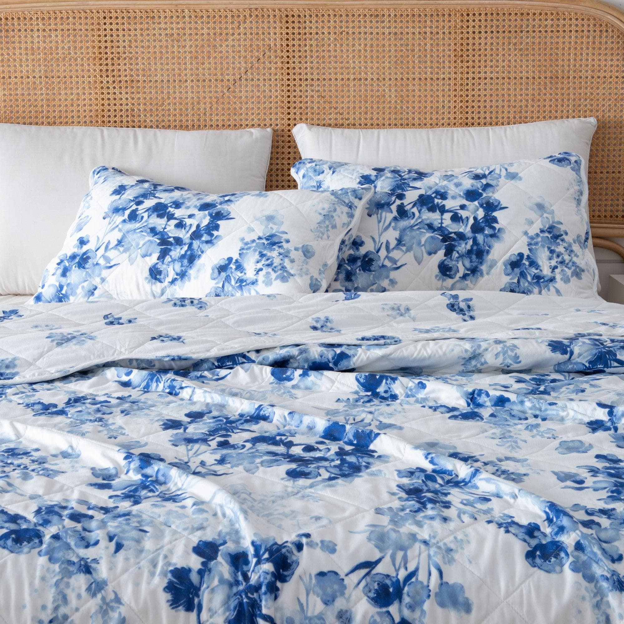 Watercolor Leaves 3 Piece Quilt Set - Jacqueline Collection