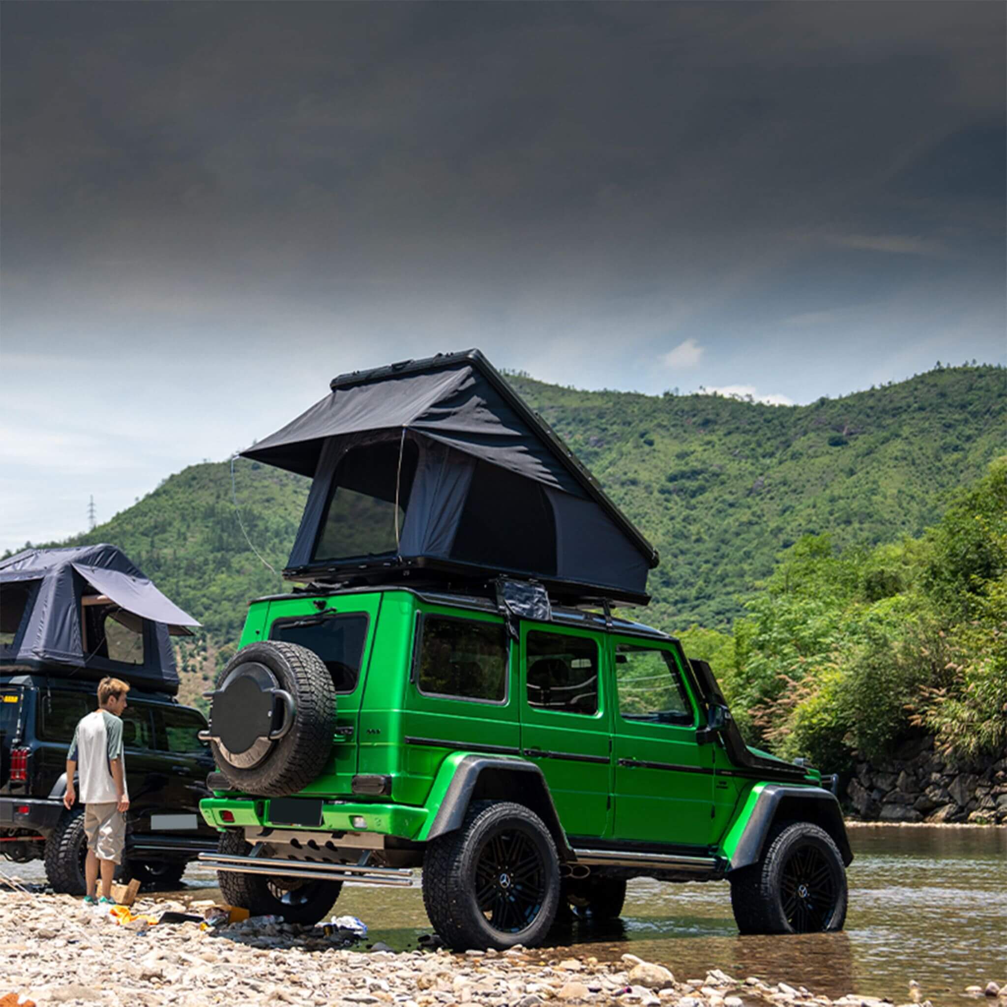 Heavy Duty 2-3 Person Hardshell Rooftop Tent With Ladder (SAK93120)