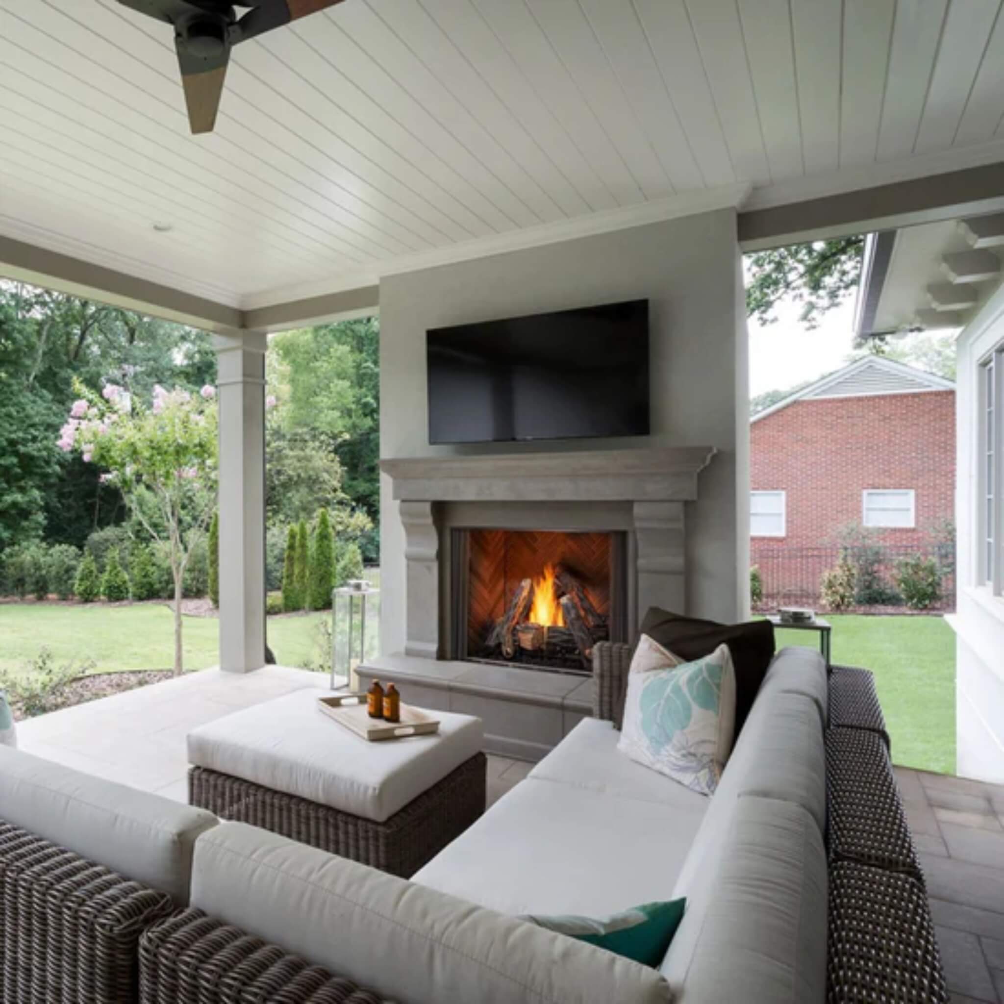 Majestic Courtyard 55K BTU 42" Traditional Outdoor Natural Gas Fireplace (No Refractory) [ODCOUG-42NR] (SAK45318)