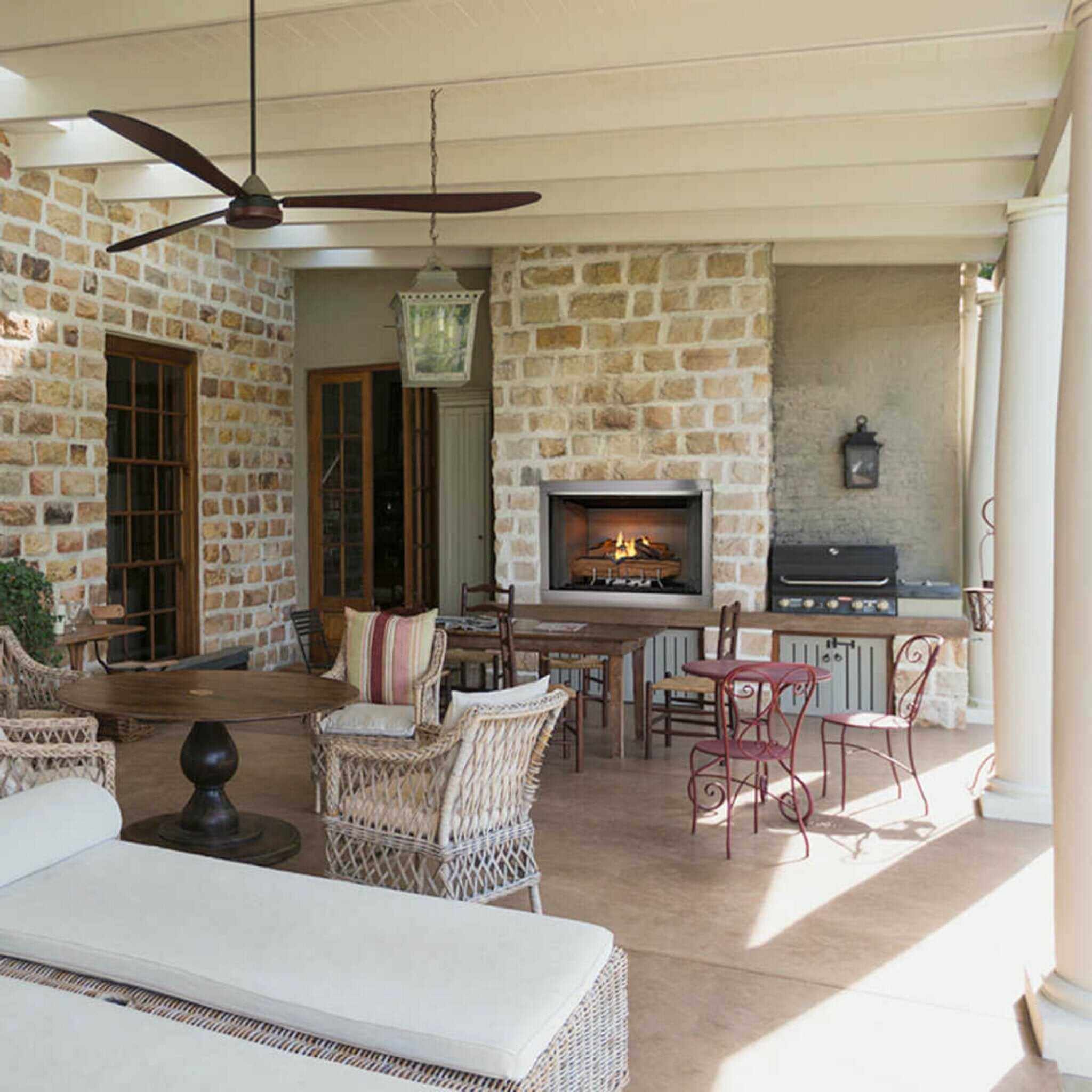 Majestic Vesper 42" Traditional Concrete Refractory Outdoor Gas Fireplace [VOFB42-T] (SAK61435)