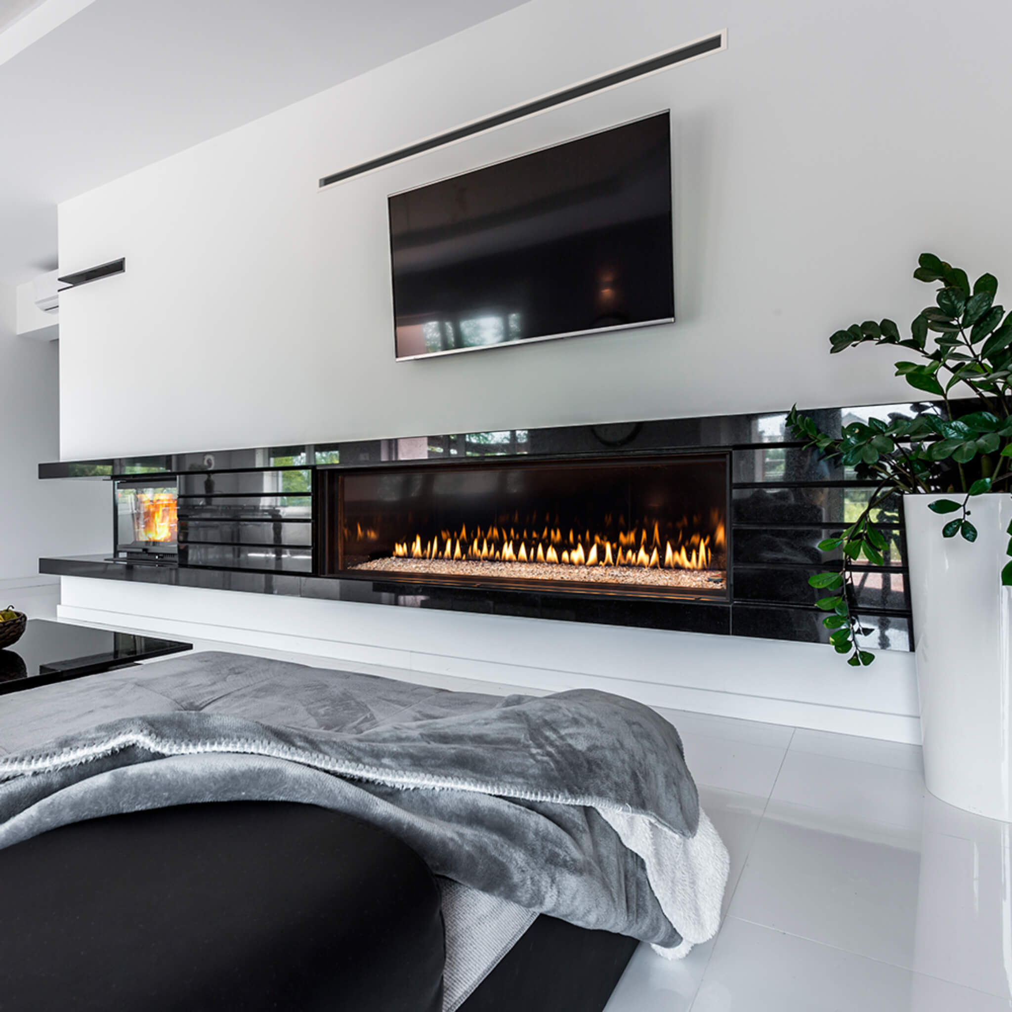 Montigo Distinction 63" Single Sided Linear Direct Vent Natural Gas Fireplace [D6315NI-2] (SAK34218)
