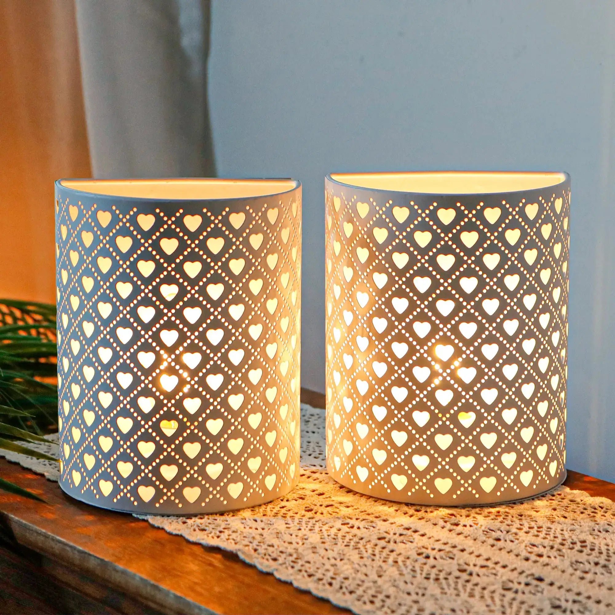 Set of 2 8in blue heart-pattern wall sconce lamps, battery-operated, by JHY DESIGN