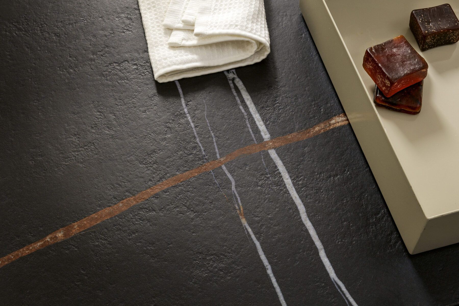 Sahara Noir Extra Laminam
