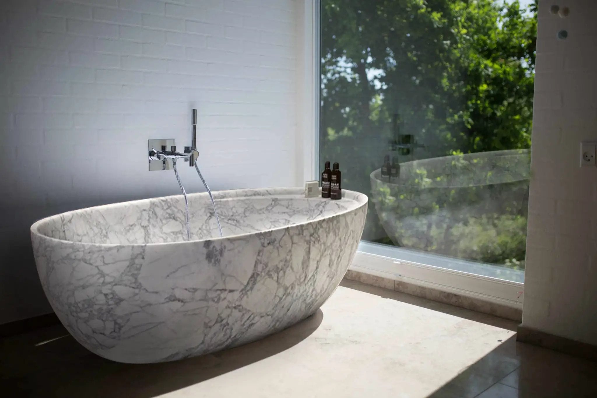 Villohome Statuario white marble bathtub, hand-carved from solid marble, freestanding oval 32x68x20 in.