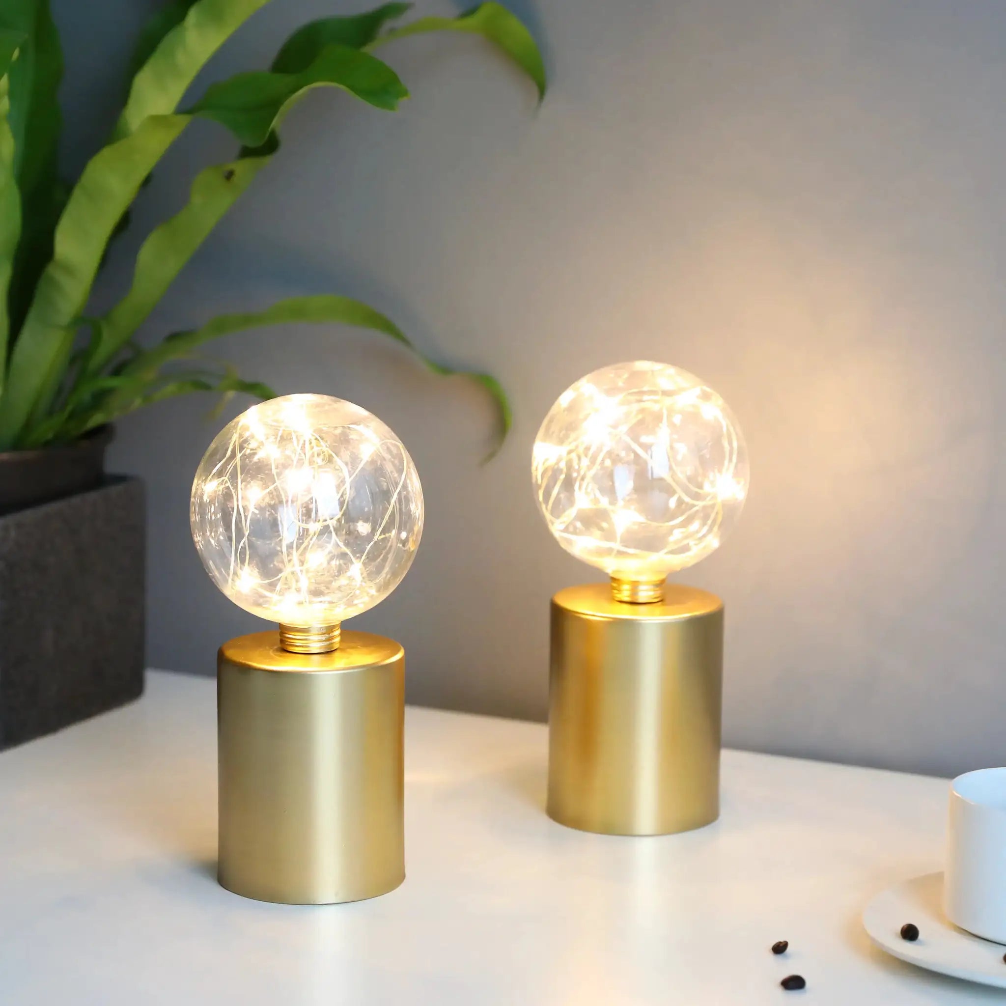 JHY DESIGN 8-inch tall gold battery-powered table lamps set of 2 with glass globe bulbs